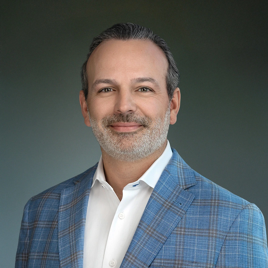 Portrait of Steve Ponciroli.